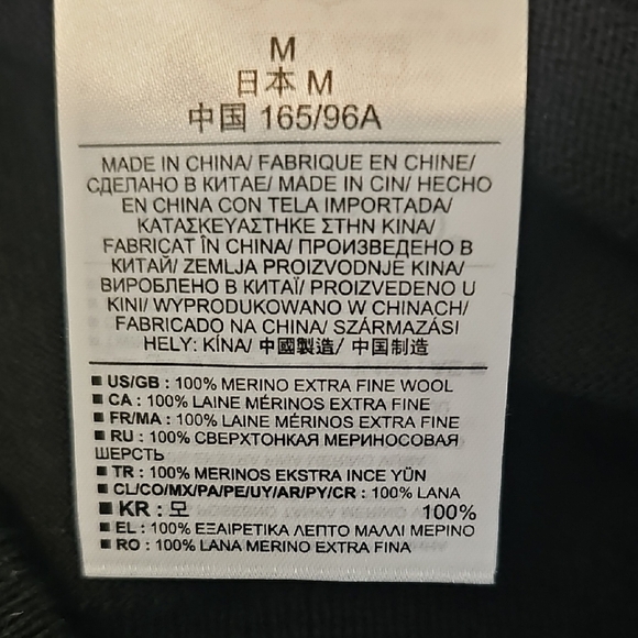 Black V-Neck Long Sleeve Sweater - Picture 5 of 6